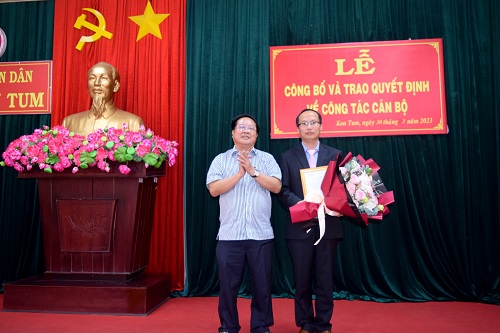 Trao Quyết định bổ nhiệm Phó Chánh Văn phòng UBND tỉnh
