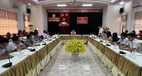 Trao quyết định bổ nhiệm công chức thuộc Văn phòng Ủy ban nhân dân tỉnh