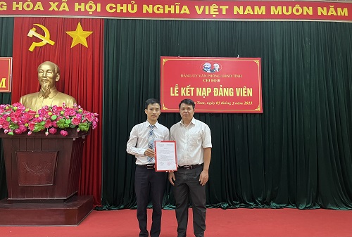 Chi bộ 5 tổ chức Lễ Kết nạp đảng viên