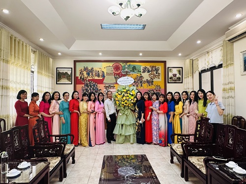 Gặp mặt kỷ niệm 115 năm ngày Quốc tế phụ nữ 8/3