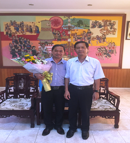 Văn phòng UBND tỉnh trao quyết định nghỉ hưu cho cán bộ, công chức