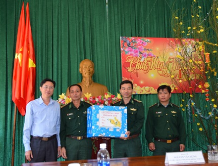 Văn phòng UBND tỉnh thăm, chúc tết các đơn vị trên địa bàn xã Đăk Long