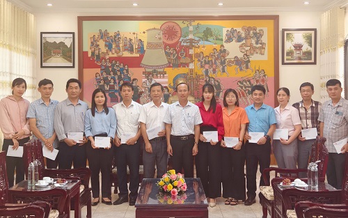 Gặp mặt và tặng quà cho con các gia đình thương binh, liệt sĩ nhân ngày 27/7